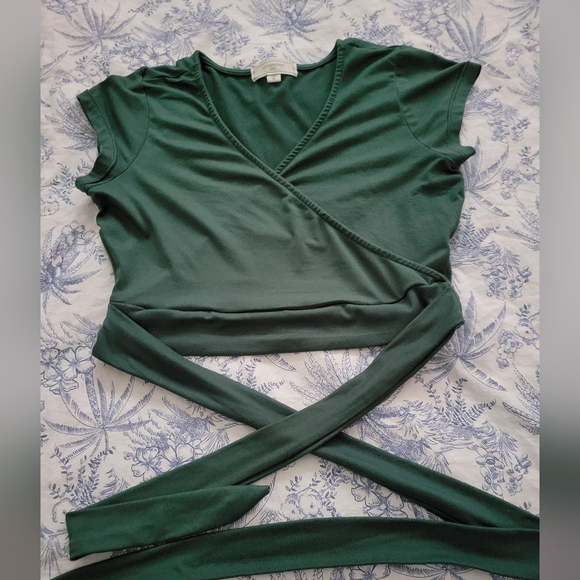 Green crop top - Picture 1 of 2